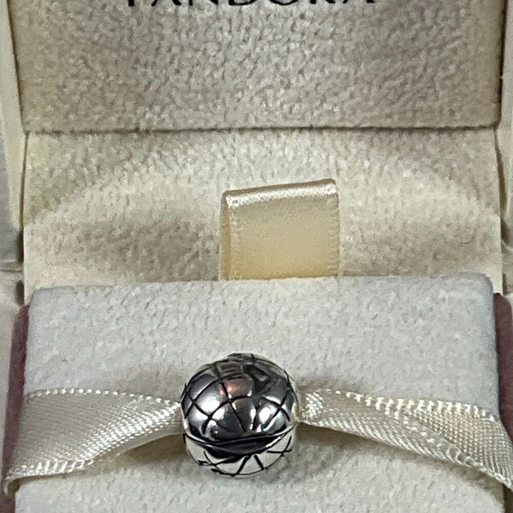 NWOT Pandora Sterling Silver Globe Clip Charm 791182
